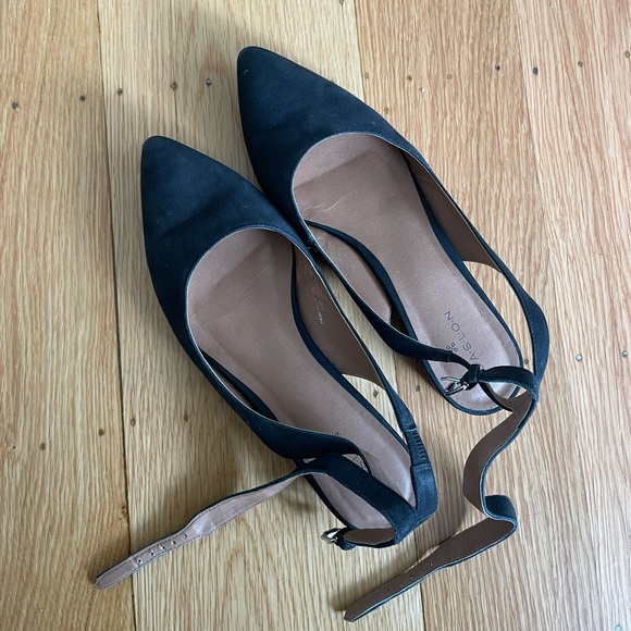 Caslon Pointed Flats - Picture 1 of 2